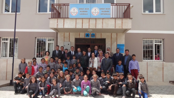 Burdur Valisi Hasan KÜRKLÜ Kuşbaba İlkokulu ve Ortaokulunu ziyaret etti.