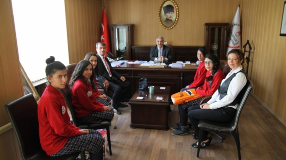 Şehit Orhan Ayan Ortaokulu Öğrencilerinden Müdürlüğümüze Ziyaret