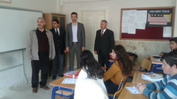 İl Milli Eğitim Müdürü Karamanlı ve Gölhisar ilçelerinde açılan destekleme ve yetiştirme kurslarını denetledi.