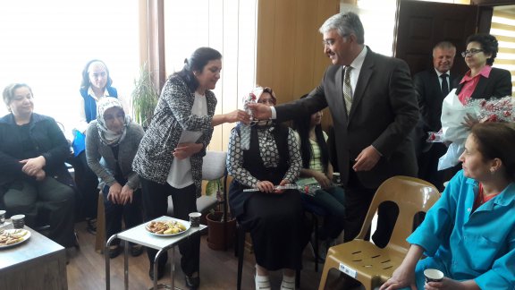 İl Millî Eğitim Müdürü Mahmut BAYRAM´ın İl Millî Eğitim Müdürlüğü bayan personelin anneler gününü kutlaması