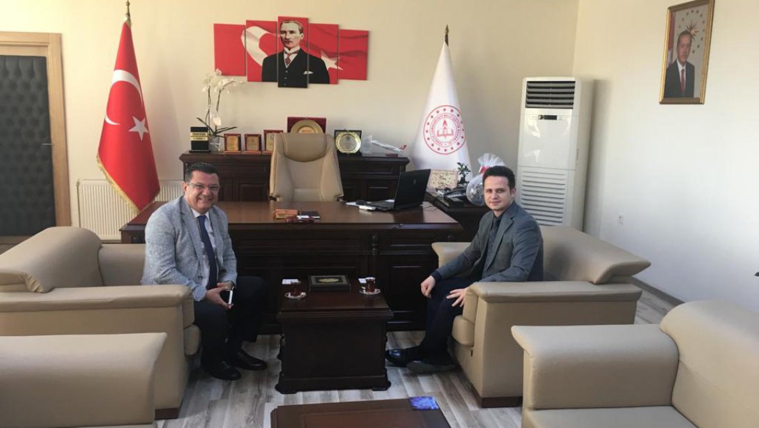 CHP Milletvekili Dr.Mehmet Göker'den, İl Milli Eğitim Müdürü Emre Çay'a hayırlı olsun ziyareti.