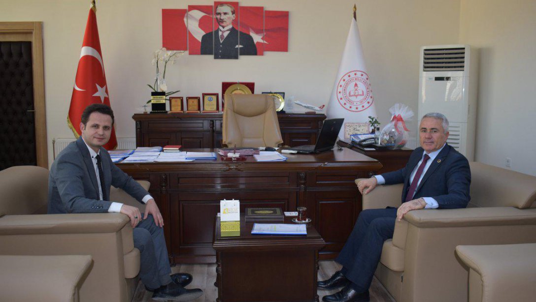 Bucak Belediye Başkanı Emrullah Ünal ve Ak Parti Tefenni İlçe Başkanı Fatih Özcan, İl Milli Eğitim Müdürü Emre Çay'a hayırlı olsun ziyaretinde bulundular.