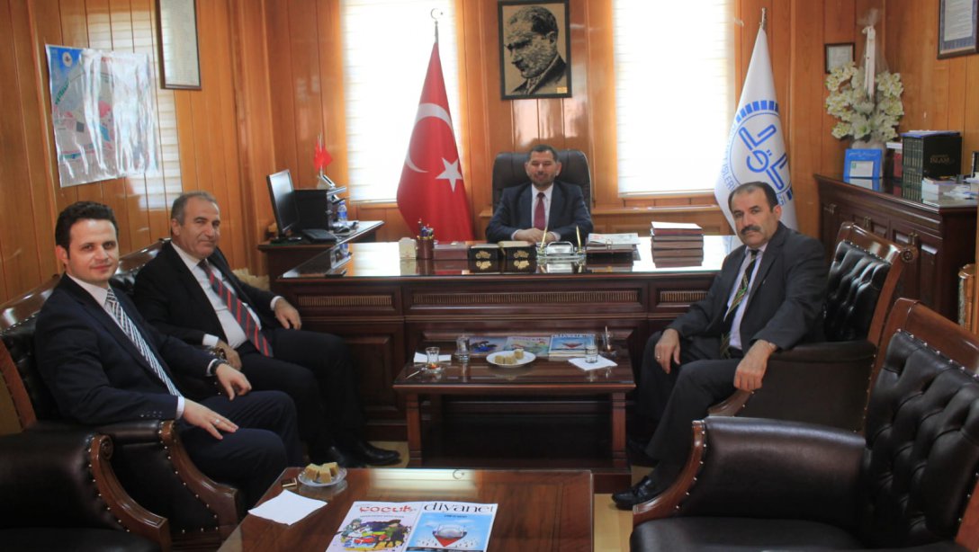 İl Milli Eğitim Müdürü Emre Çay, İl Müftüsü Enver Türkmen'e hayırlı olsun ziyaretinde bulundu.