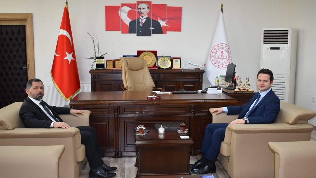 Burdur İl Müftüsü Enver Türkmen , İl Milli Eğitim Müdürü Emre Çay' ı ziyaret etti.