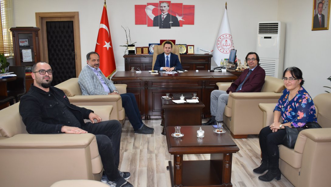 Burdur Gazeteciler Cemiyeti Başkanı Kürşat Tuncel ve Yönetim Kurulu, İl Milli Eğitim Müdürü Emre Çay ' ı ziyaret ettiler.