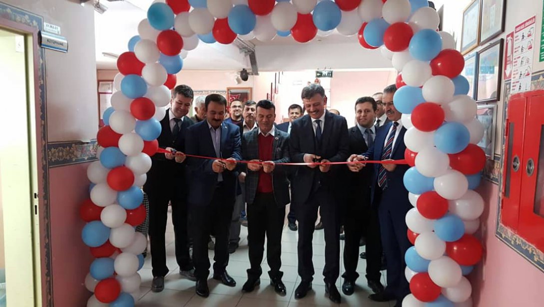 İl Milli Eğitim Müdür Yardımcısı Süleyman Çakıcı Büğdüz Ortaokulunda gerçekleştirilen Tübitak 4006 Bilim Fuarının açılışını gerçekleştirdi.
