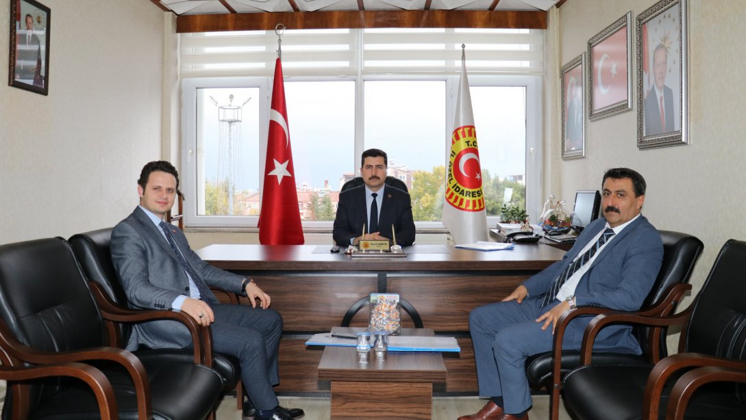 İl Milli Eğitim Müdürü Emre Çay, İl Genel Meclis Başkanı Murat Akbıyık' ı ziyaret etti.