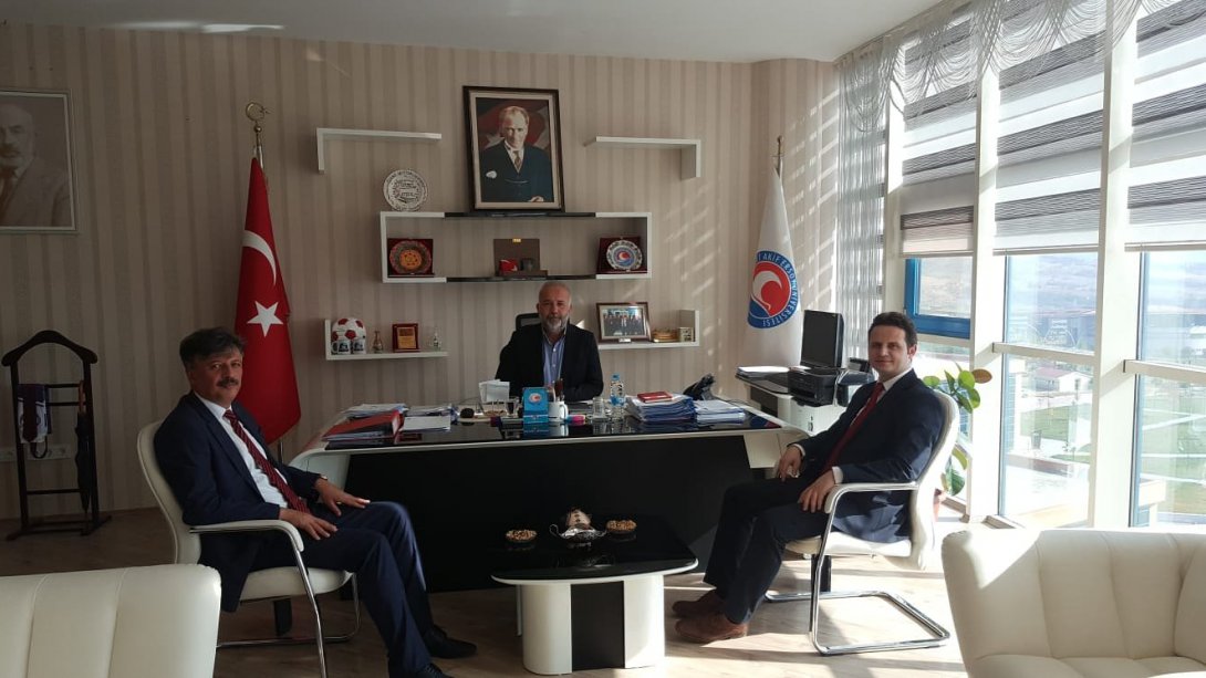 İl Milli Eğitim Müdürü Emre Çay'dan Mehmet Akif Ersoy Üniversitesi Rektör Yardımcısı Prof.Dr. Mehmet Karaca'ya iade-i ziyaret.