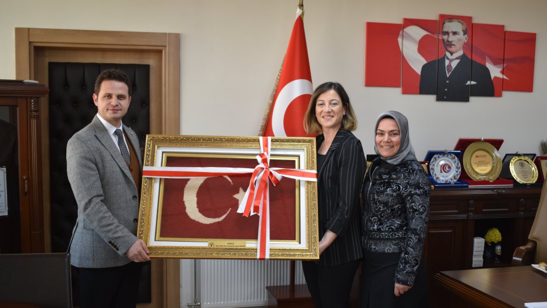 24 Kasım haftasında Ankara'da İlimizi temsil eden Figen Çalışkan, İl Milli Eğitim Müdürü Emre Çay'ı ziyaret etti.
