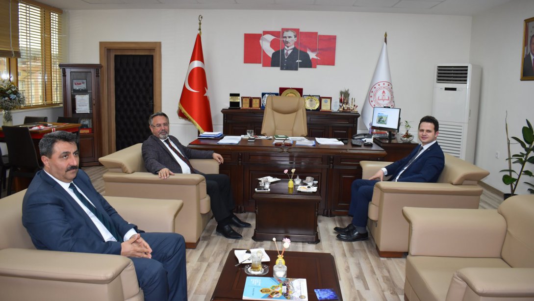 Hayırsever iş adamı Ercan Akın, İl Milli Eğitim Müdürü Emre Çay'ı ziyaret etti.