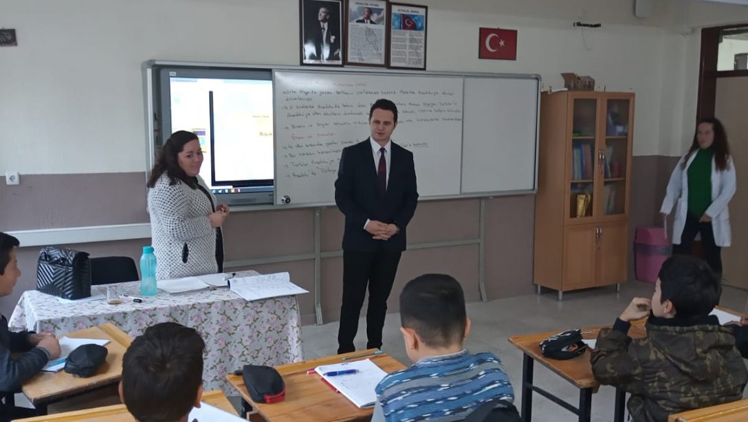 İl Mili Eğitim Müdürü Emre Çay, Askeriye Ortaokulunda öğretmen ve öğrencilerle bir araya geldi.