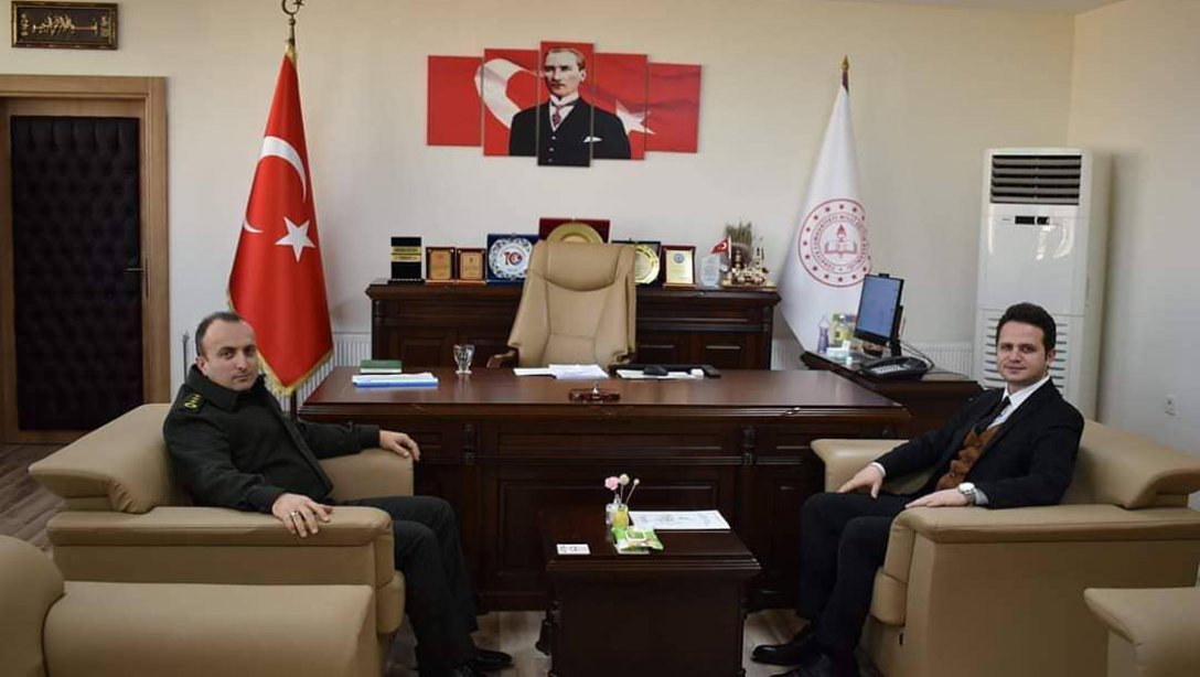 Garnizon Komutanı Piyade Albay Cenk Babürşah, İl Milli Eğitim Müdürü Emre Çay'ı ziyaret etti.