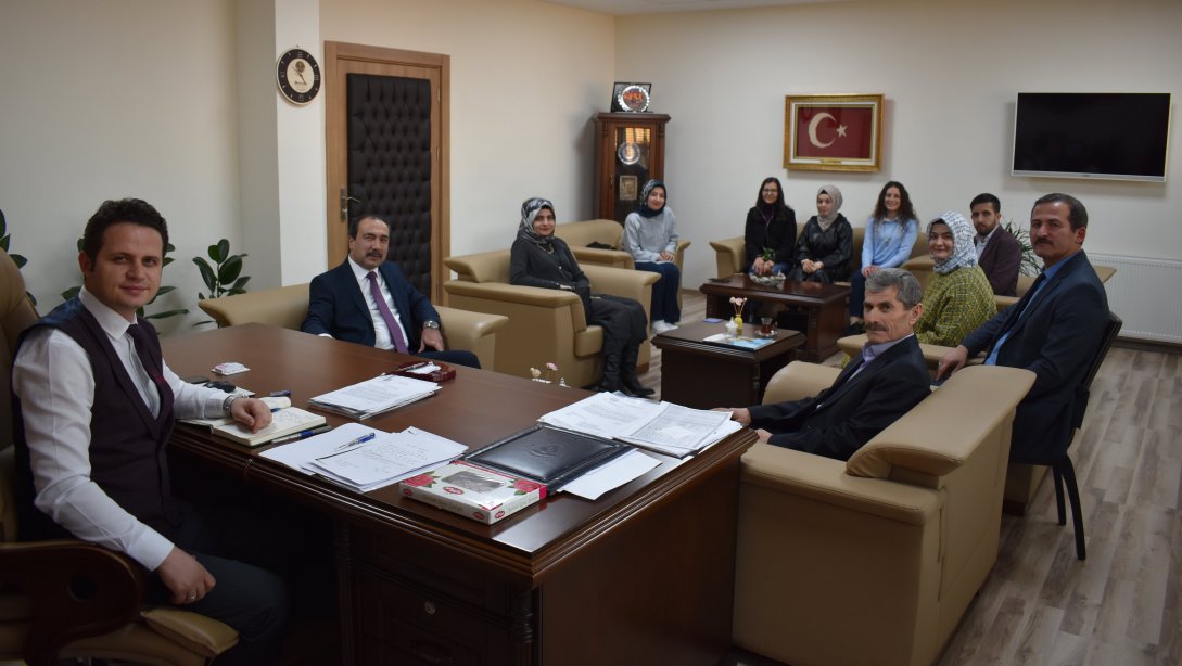 Türkiye Yeşilay Cemiyeti Burdur Şubesi Başkanı Murat Yarar ve Yönetim Kurulu Üyeleri, İl Milli Eğitim Müdürü Emre Çay' ı ziyaret ettiler.