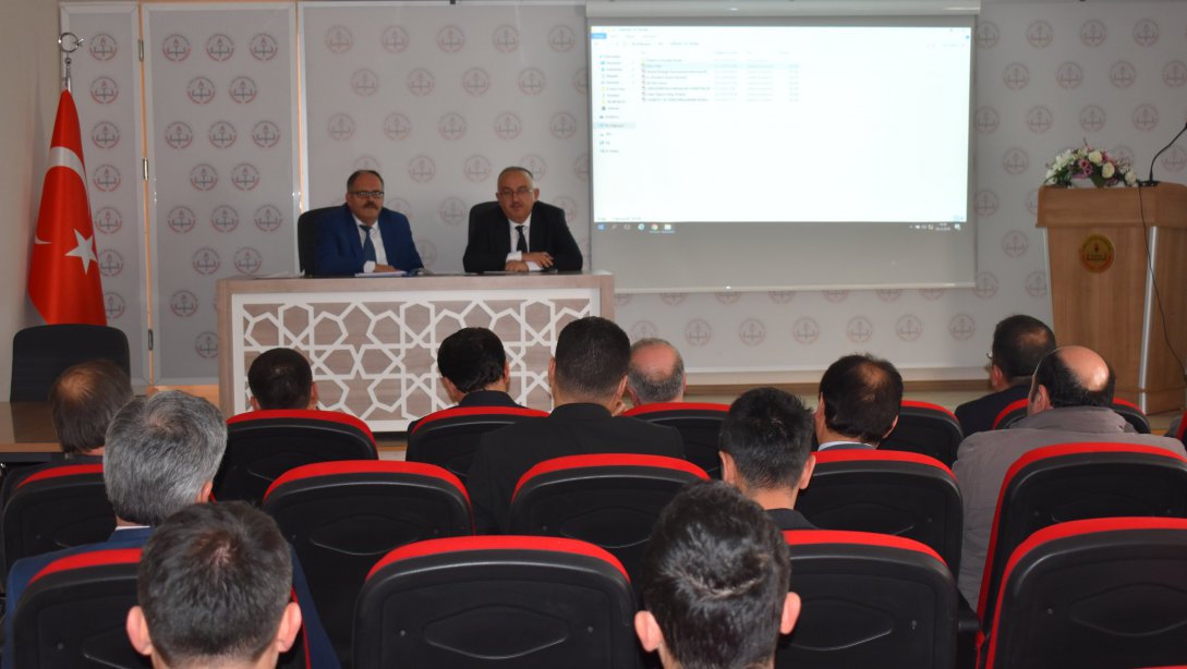 Mesleki ve Teknik Genel Müdürlüğüne Bağlı okul ve kurum müdürleri ile toplantı gerçekleştirildi.