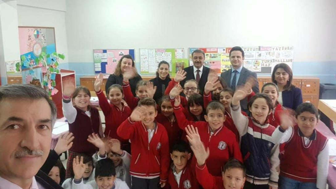 Vali Hasan Şıldak ve İl Milli Eğitim Müdürü Emre Çay, 2020 yılının ilk okul ziyaretini TOKİ Yahya Kemal Beyatlı ilkokuluna gerçekleştirdi.