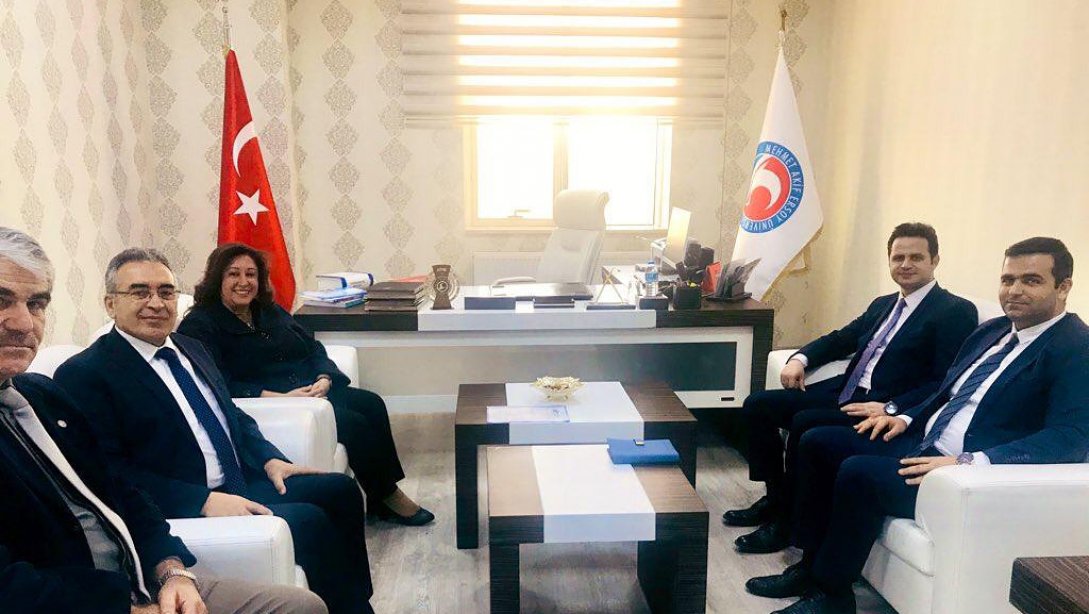 İl Milli Eğitim Müdürü Emre Çay, MAKÜ Eğitim Fakültesi Dekanı Prof.Dr Sibel Karakelle 'yi ziyaret etti.