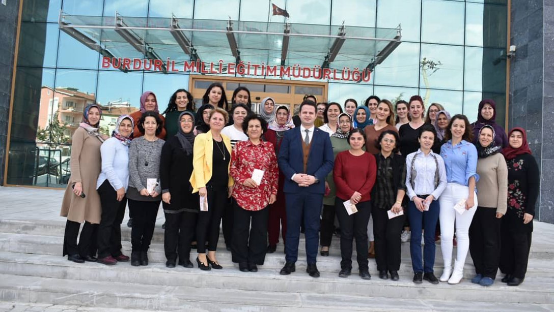 İl Milli Eğitim Müdürü Emre ÇAY, Müdürlük binası personelimizin 8 Mart Dünya Kadınlar Gününü kutladı.