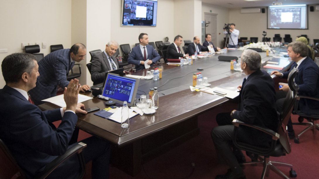 Milli Eğitim Bakanı Ziya Selçuk, 81 İlin Milli Eğitim Müdürleriyle Telekonferansla Toplantı Yaptı.