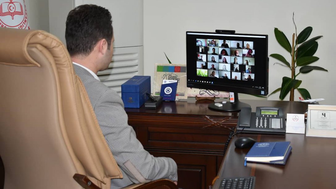 İl Milli Eğitim Müdürü Emre ÇAY, Suna Uzal Ortaokulu öğretmenlerinin online toplantılarına katılarak pandemi sürecinde yapılan eğitim öğretim faaliyetlerine yönelik istişarelerde bulundu.