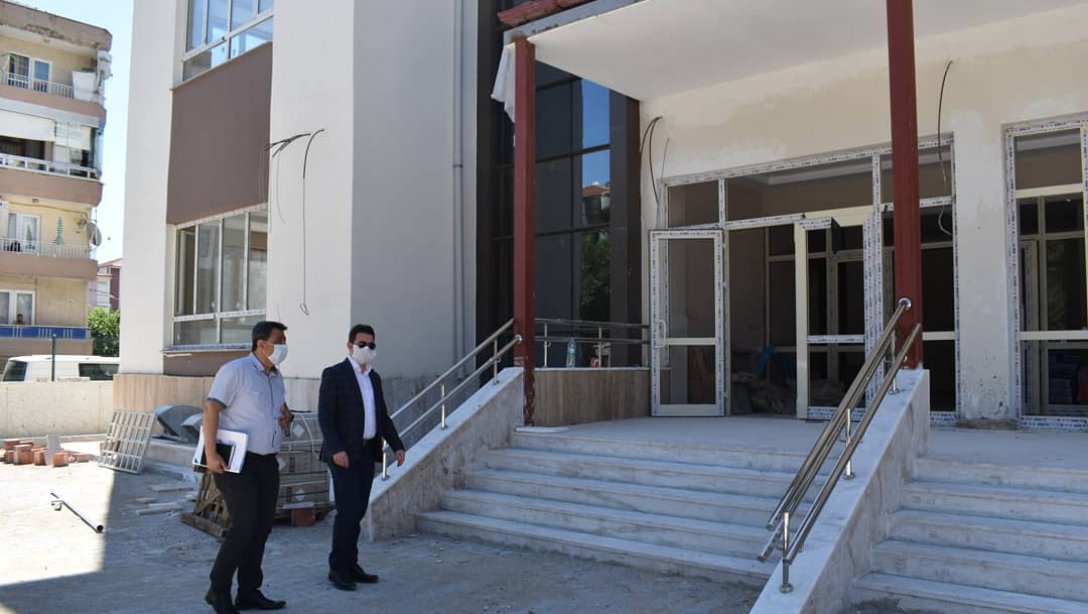 İl Milli Eğitim Müdürü Emre ÇAY, Merkez ilçede yapımı devam eden okul inşaatlarında incelemelerde bulundu.