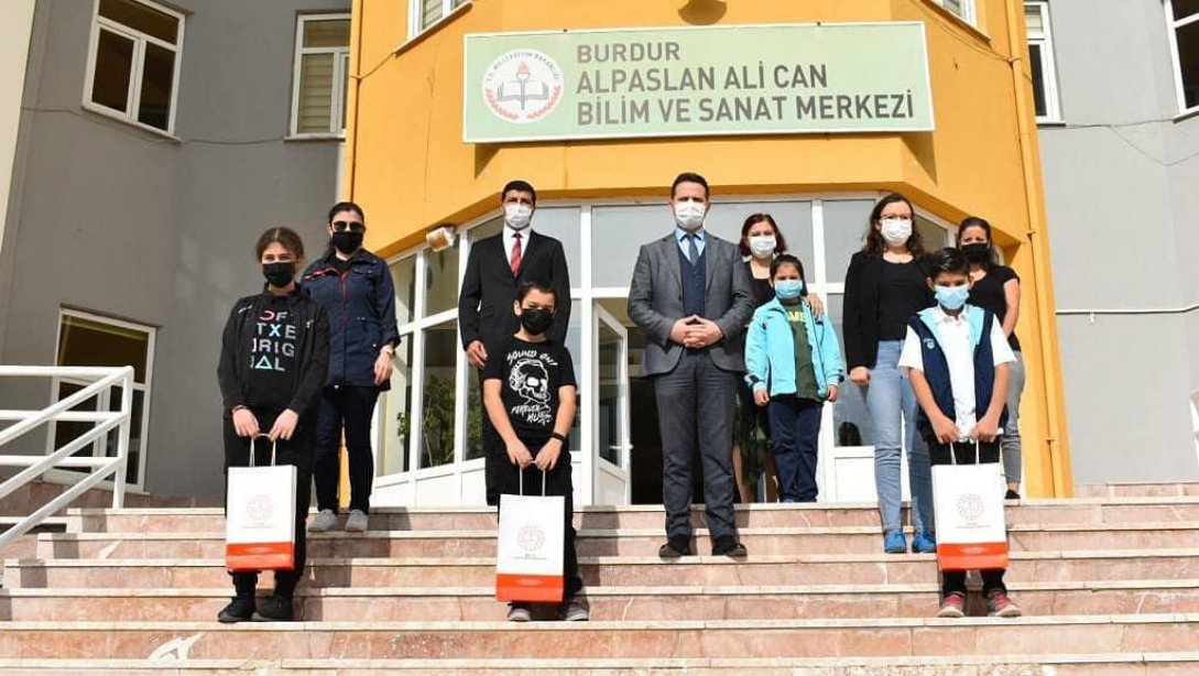25. Türkiye Zeka Oyunlarında dereceye giren öğrenciler ödüllendirildi.