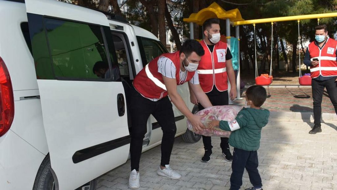 İzmir Seferihisar Depremzedelerine Battaniye Yardımı