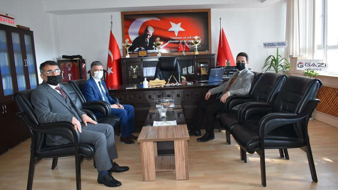 İl Milli Eğitim Müdürü Emre ÇAY, Şube Müdürü Ömer Salman ÇOBAN ile birlikte Anadolu İmam Hatip Lisesini ziyaret ederek öğretmenlerle bir araya geldi.