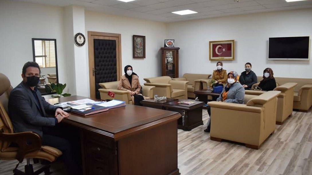 Burdur Ak Parti Kadın Kolları Başkanı Zeliha BAĞCI ve yönetim kurulu , İl Milli Eğitim Müdürü Emre ÇAY'ı ziyaret etti.