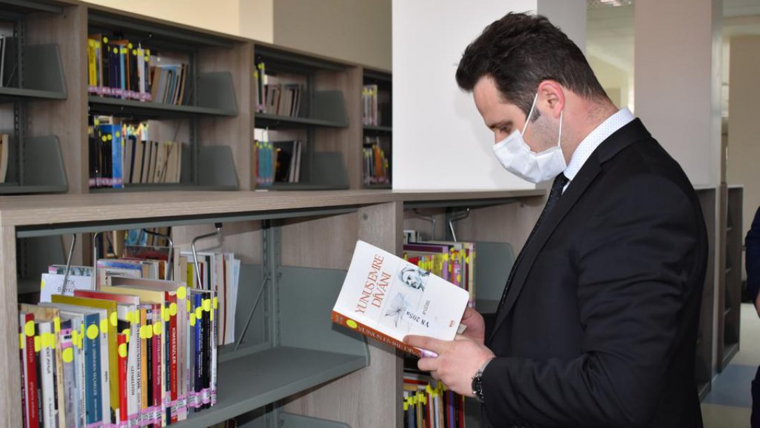 İl Milli Eğitim Müdürü Emre ÇAY, Kütüphaneler Haftası dolayısıyla  Burdur İl Halk Kütüphanesini ziyaret etti.