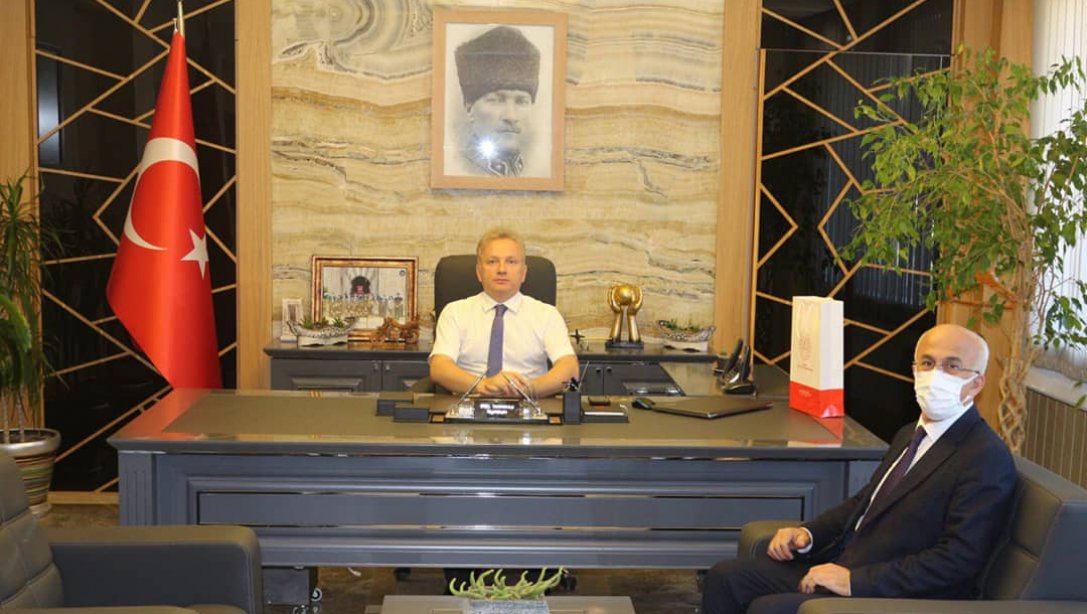 İl Milli Eğitim Müdürü Erdem KAYA, Bucak Kaymakamı Erol TANRIKULU ve Bucak Belediye Başkanı Emrullah ÜNAL'ı ziyaret etti. 