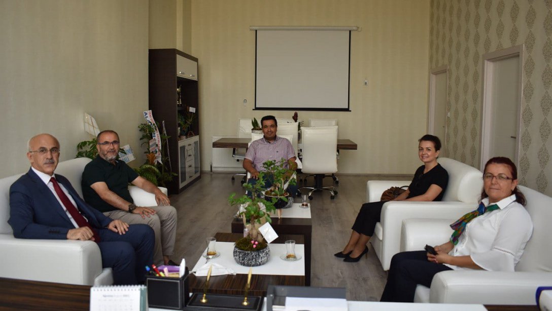 İl Milli Eğitim Müdürü Erdem KAYA, Eğitim Fakültesi Dekanı Prof.Dr. Firdevs SAVİ ÇAKAR' a iade i ziyarette bulundu.
