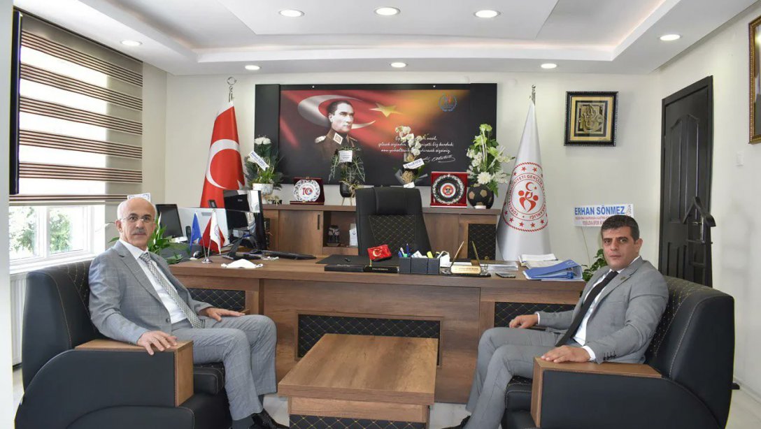 İl Milli Eğitim Müdürü Erdem KAYA, Gençlik ve Spor İl Müdürü Orhan KEMERKAYA'ya iade-i ziyarette bulundu.
