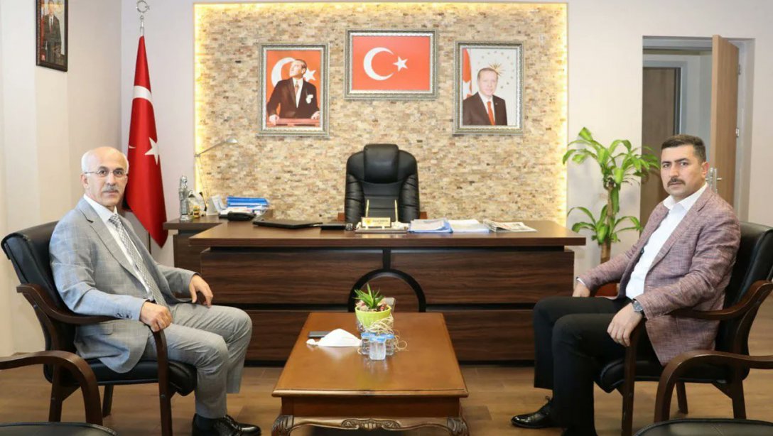 İl Milli Eğitim Müdürü Erdem KAYA, İl Genel Meclis Başkanı Murat AKBIYIK' a iade-i ziyarette bulundu.