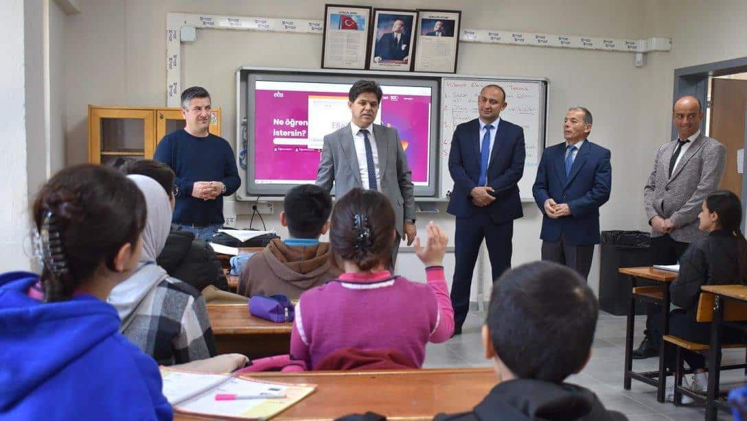İl Millî Eğitim Müdürümüz Muhammed ÖZDEMİRCİ, Kemal Solmaz Ortaokulu'nu Ziyaret Etti.