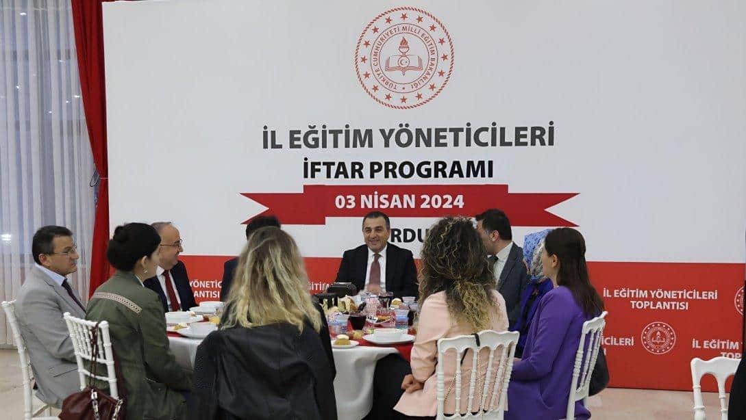 Valimiz Sayın Türker ÖKSÜZ, İl Milli Eğitim Yöneticileri ile iftar sofrasında bir araya geldi. 