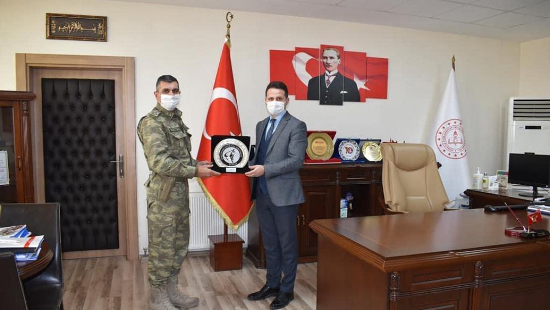 58. Piyade Eğitim Alay Komutanı P.Alb. Mehmet Fatih ÖREN , İl Milli Eğitim Müdürü Emre ÇAY'a iade-i ziyarette bulundu.