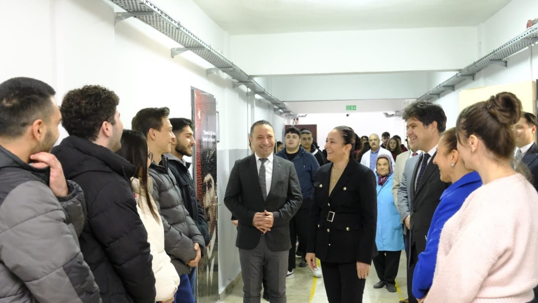 Valimiz Sayın Tülay Baydar Bilgihan'dan 15 Temmuz Anadolu Lisesi'ne Ziyaret