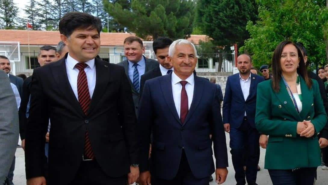 Sayın Valimiz Tülay BAYDAR BİLGİHAN Şehit Kadir Eraslan Anadolu Lisesini ziyaret etti.