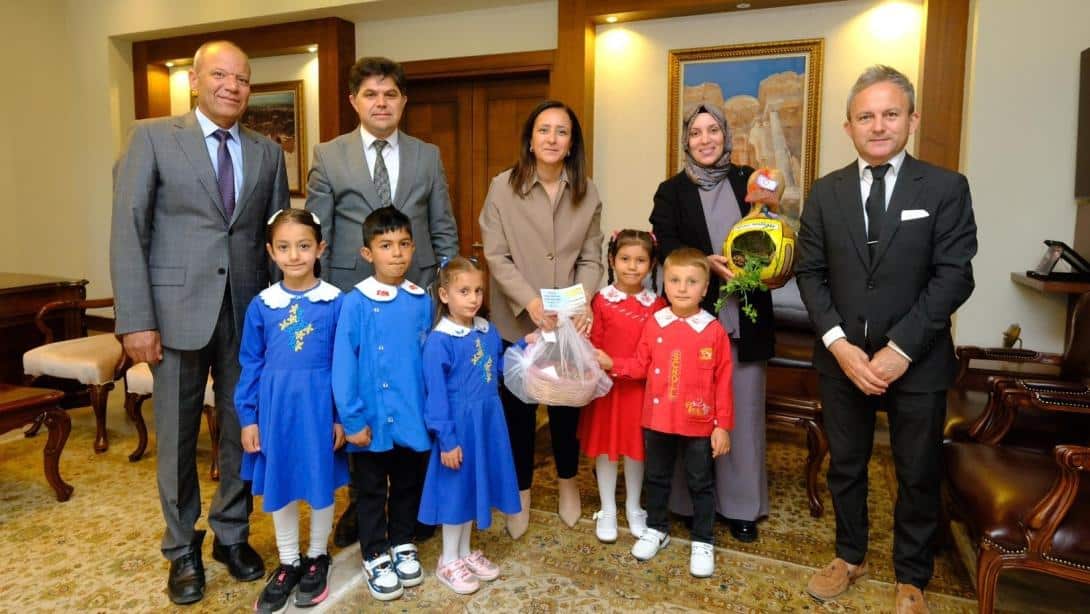 İl Millî Eğitim Müdürümüz Muhammed Özdemirci ve beraberinde Çatağıl İlkokulundan Gelen Grubun Makama Kabulü